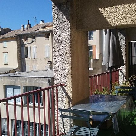 Appartement Climatise Avec Terrasse Au Coeur De نييون المظهر الخارجي الصورة