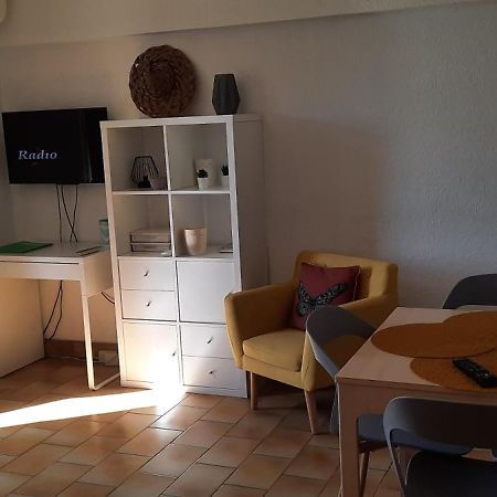 Appartement Climatise Avec Terrasse Au Coeur De نييون المظهر الخارجي الصورة