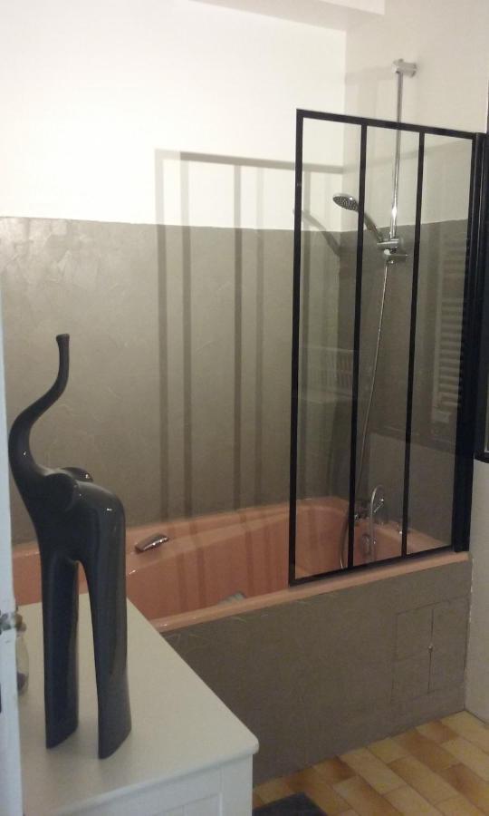 Appartement Climatise Avec Terrasse Au Coeur De نييون المظهر الخارجي الصورة
