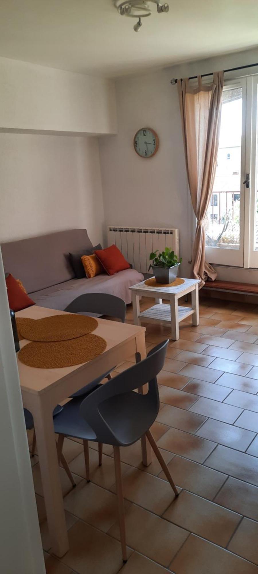 Appartement Climatise Avec Terrasse Au Coeur De نييون المظهر الخارجي الصورة