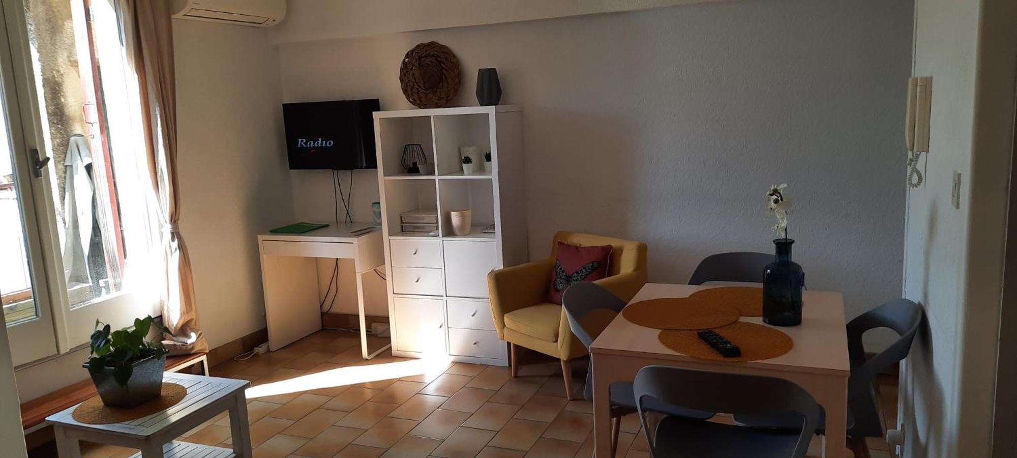 Appartement Climatise Avec Terrasse Au Coeur De نييون المظهر الخارجي الصورة